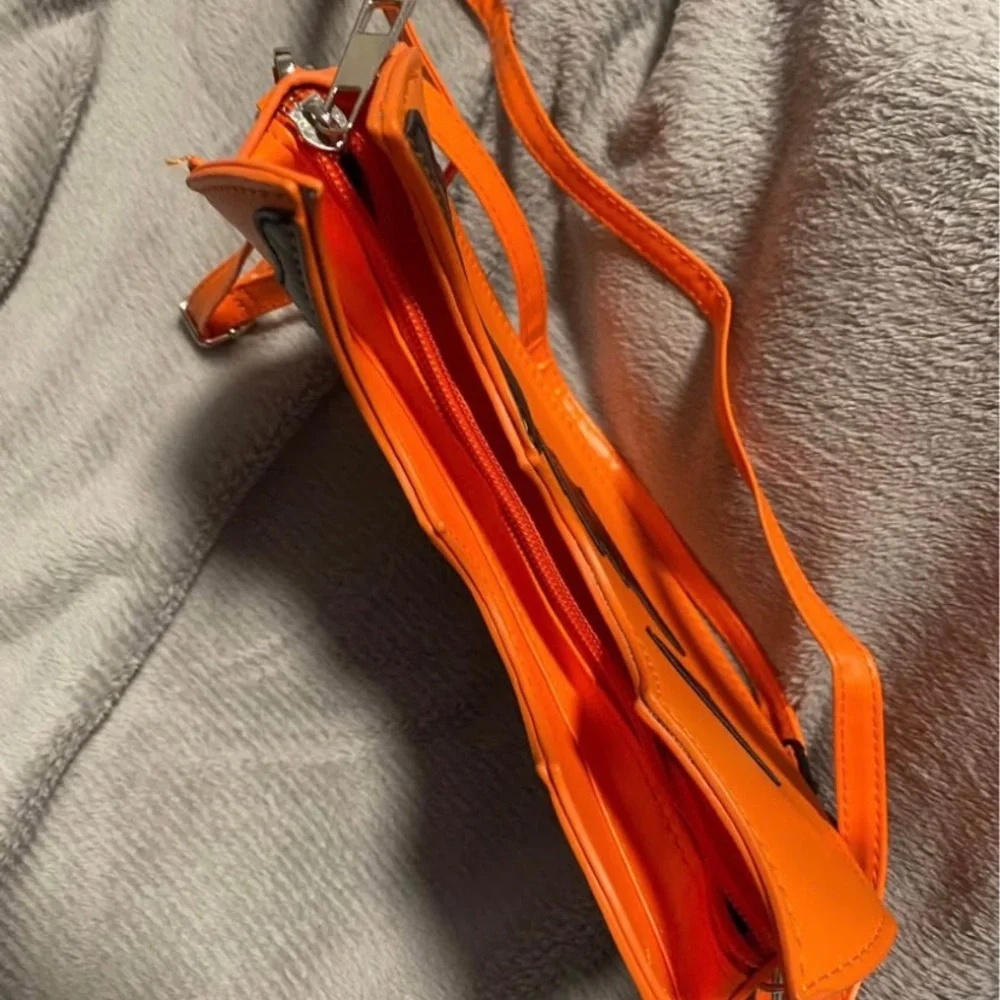 Trick ‘r Treat Sam’s bitten lollipop purse - Picture 2 of 3